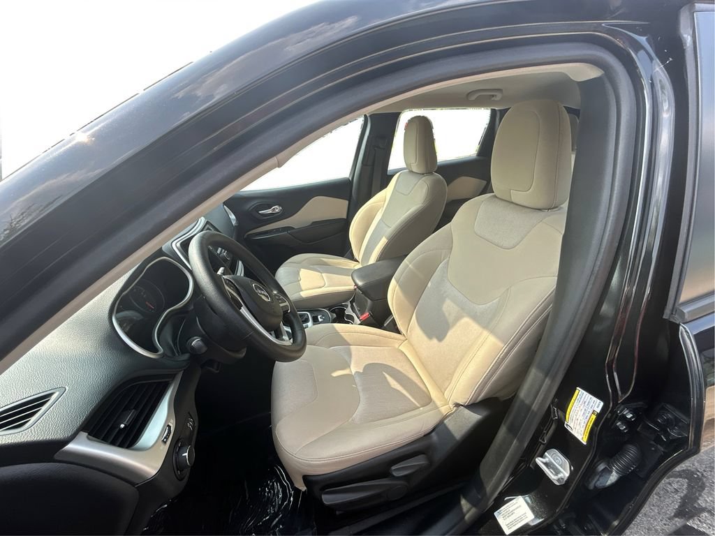 Used 2016 Jeep Cherokee Sport AWD/4WD image 35