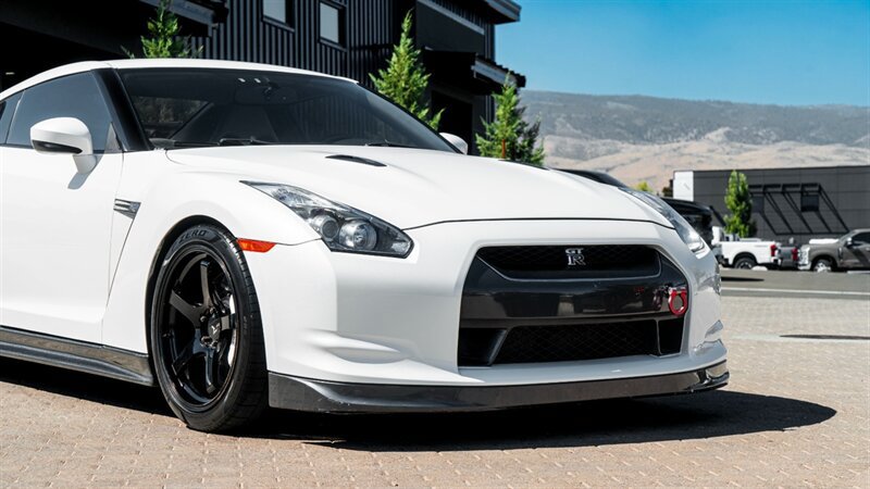 Used 2010 Nissan GT-R Premium AWD/4WD image 9