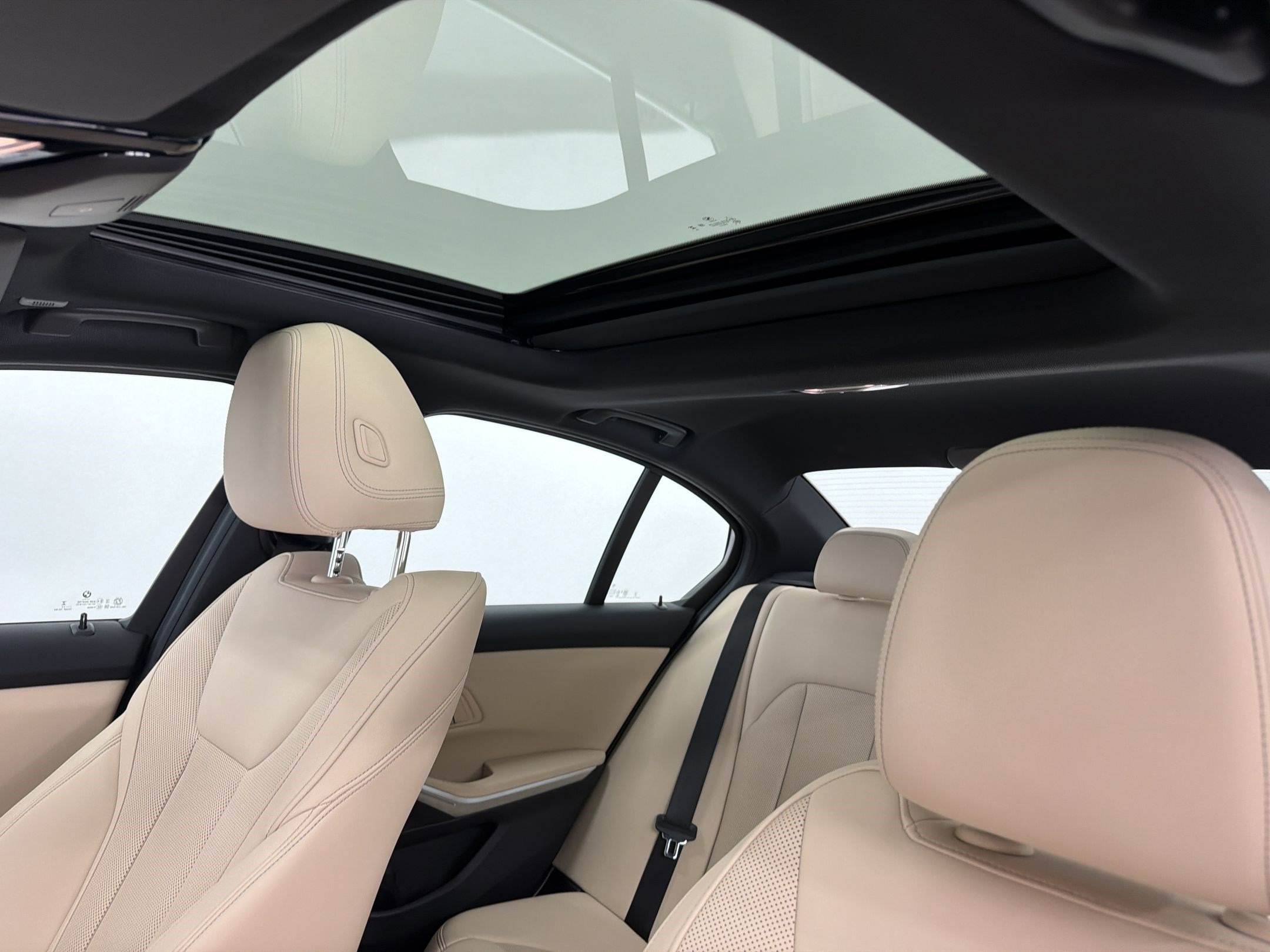 Used 2025 BMW 330i Sedan RWD image 14