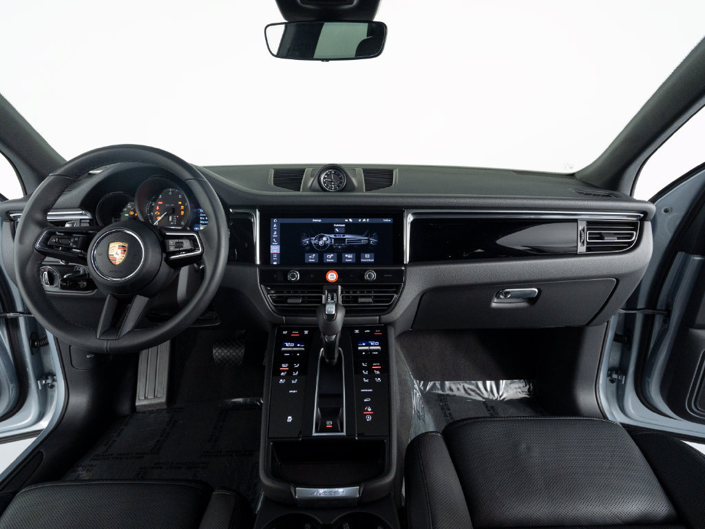 Certified 2026 Porsche Macan AWD/4WD image 39