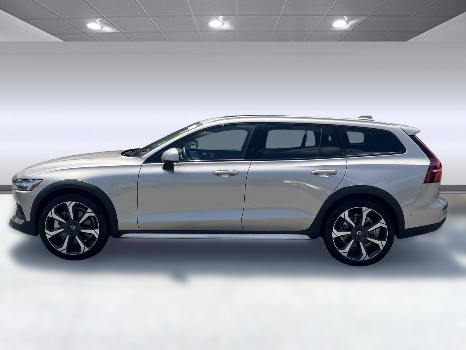 Certified 2025 Volvo V60 B5 Cross Country Ultra image 2