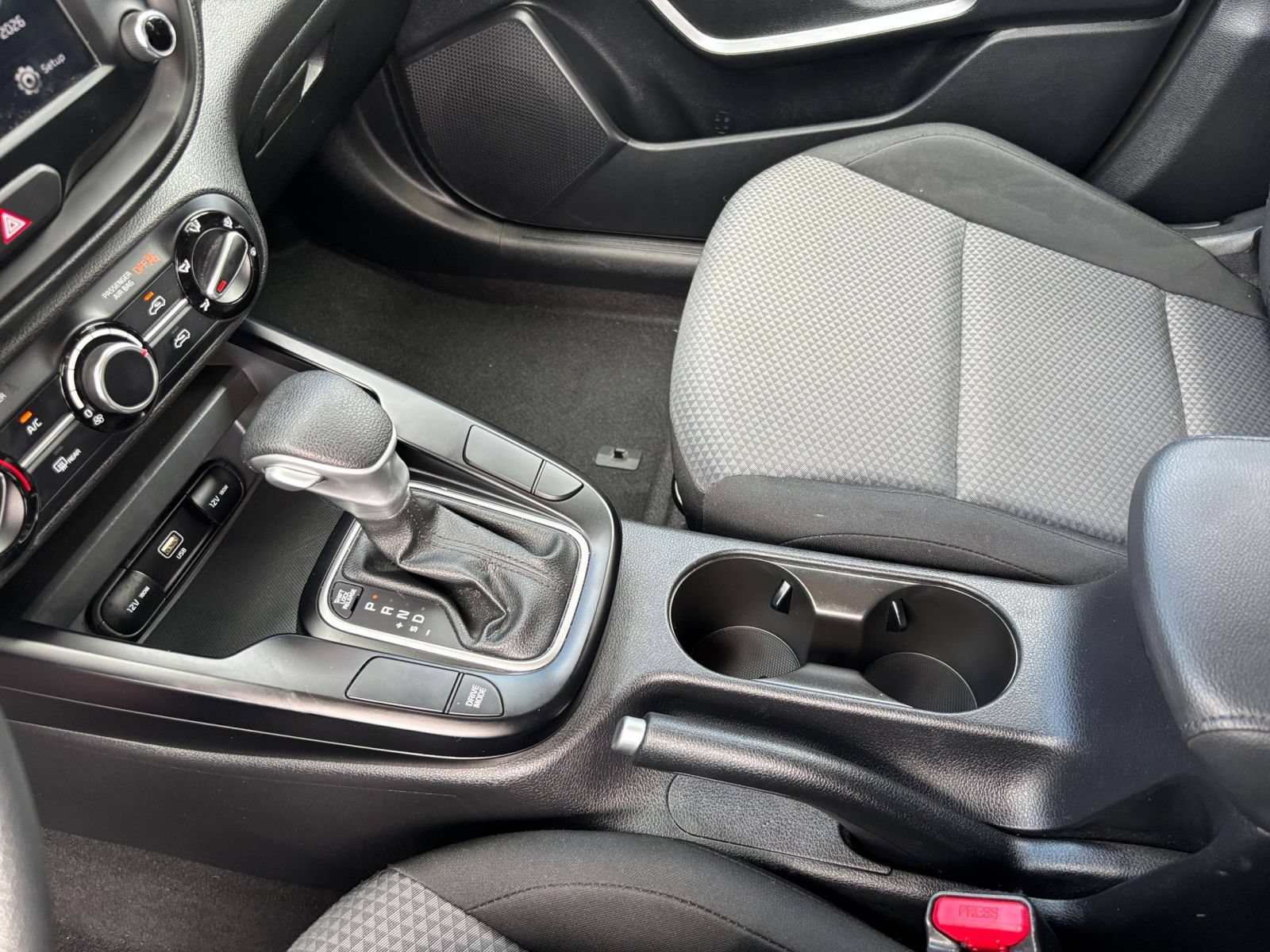 Used 2025 Kia Soul LX w/ LX Technology Package FWD image 39