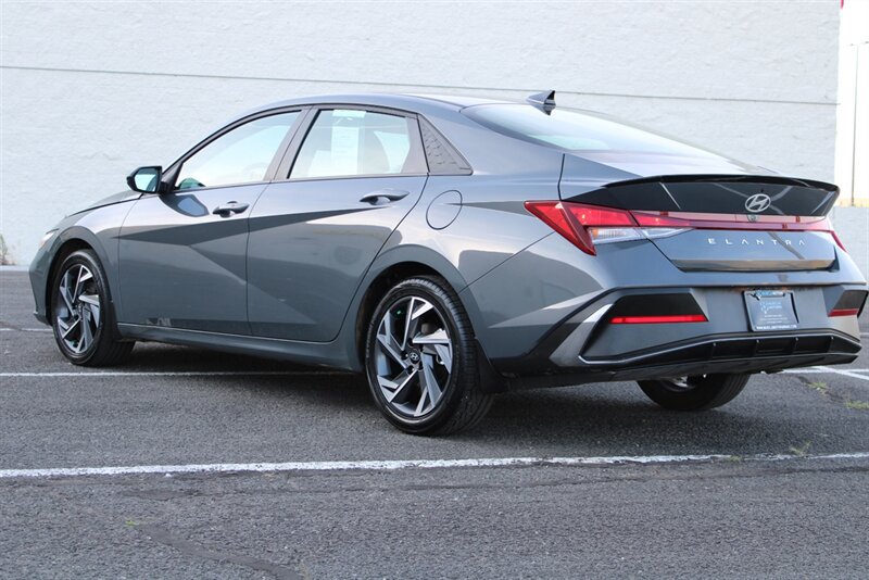 Used 2025 Hyundai Elantra Sport FWD image 8