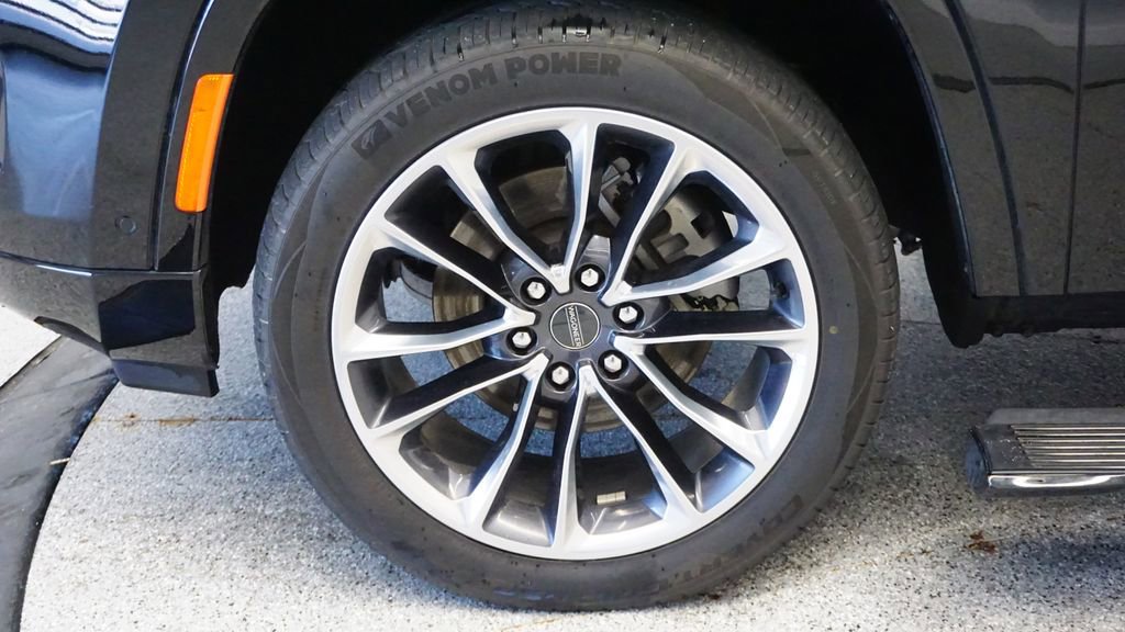 Used 2023 Jeep Wagoneer Series III w/ Premium Group I image 13