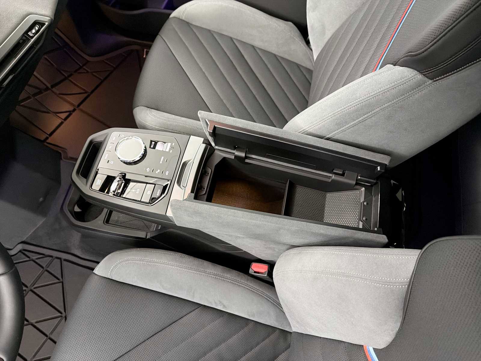 Certified 2026 BMW iX M70 AWD/4WD image 22