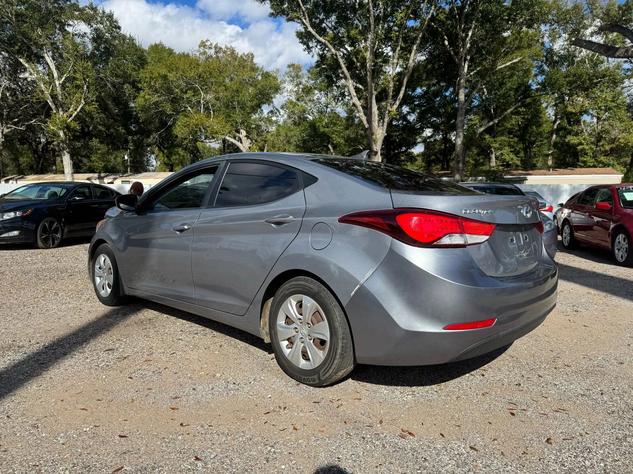 Used 2016 Hyundai Elantra SE image 3