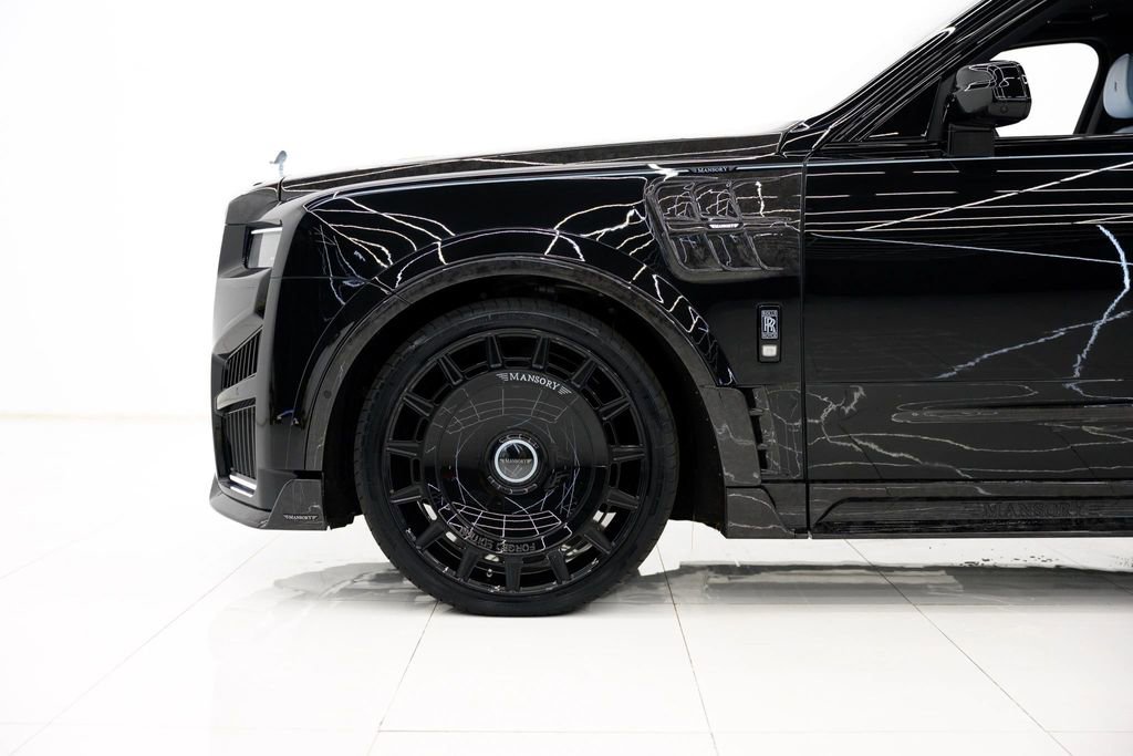 Used 2025 Rolls-Royce Cullinan AWD/4WD image 19
