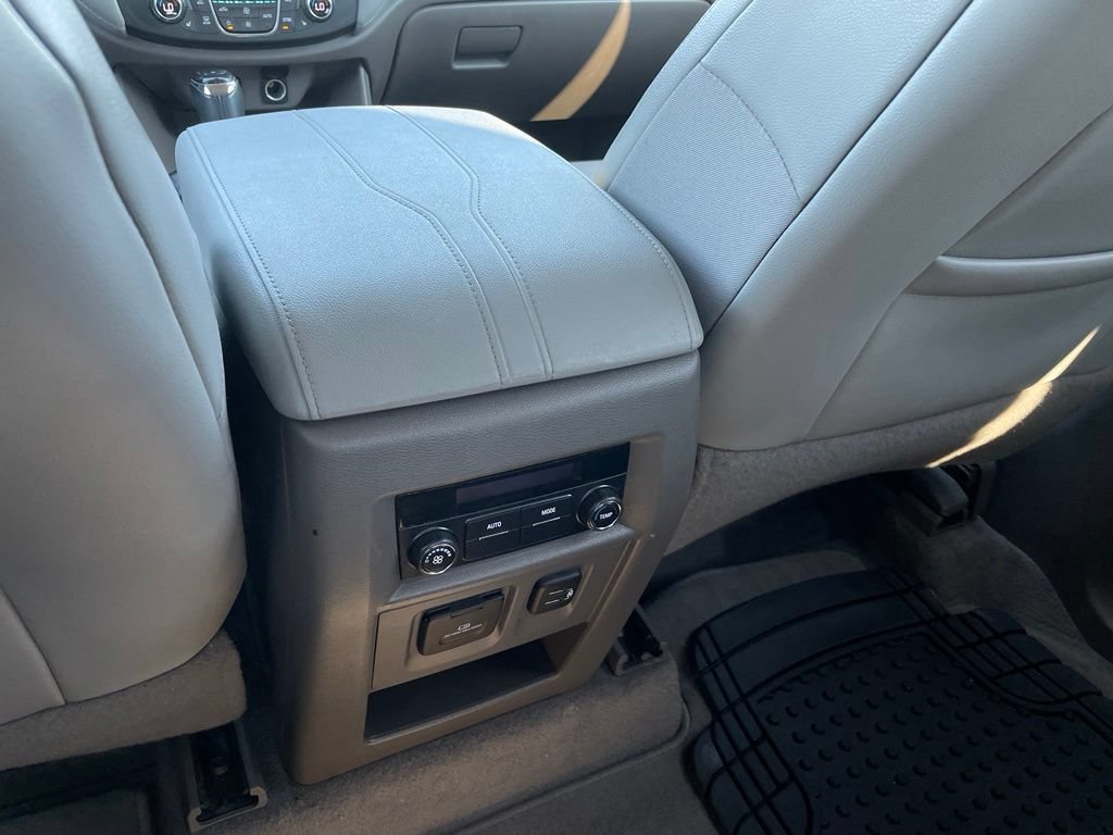 Used 2019 Chevrolet Traverse LT w/ LT Premium Package AWD/4WD image 28