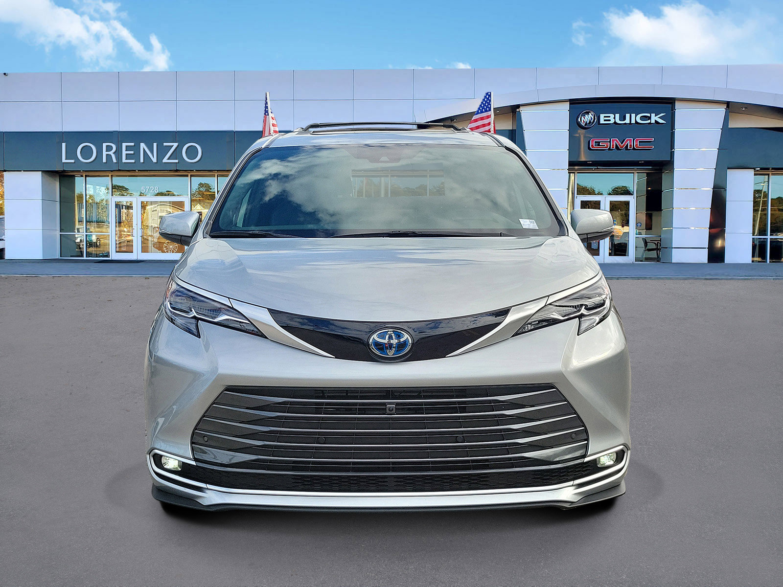 Used 2025 Toyota Sienna Platinum image 2