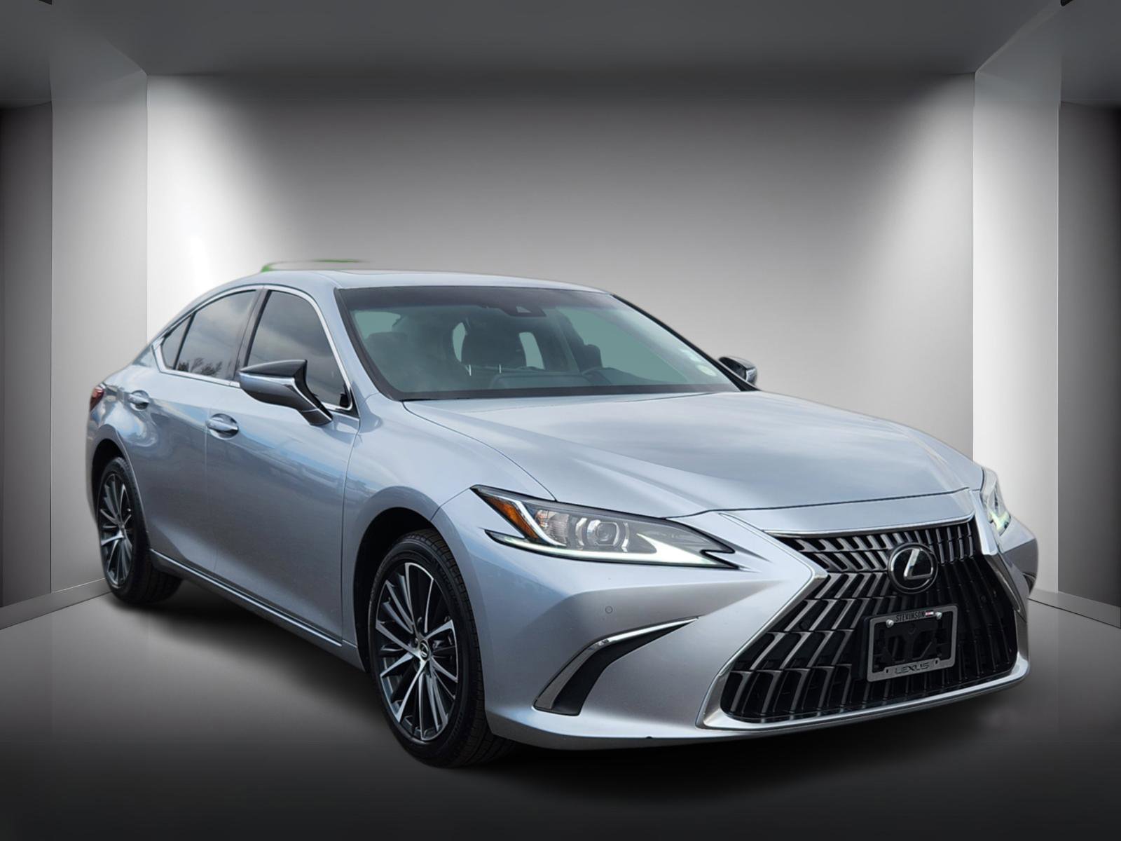 Used 2023 Lexus ES 250 w/ Premium Package image 4