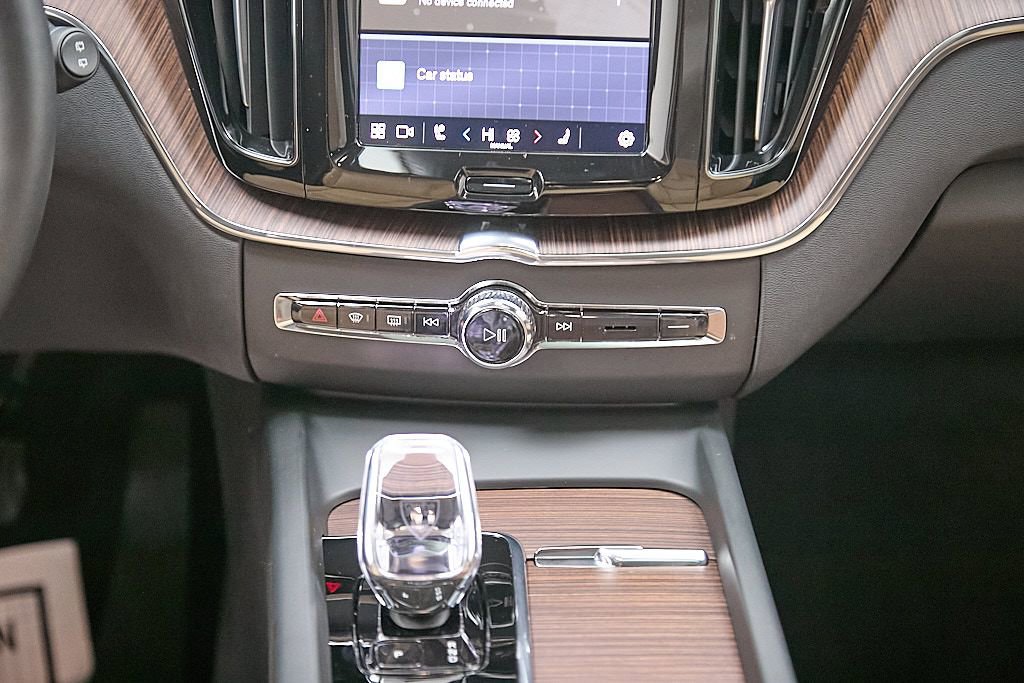 Certified 2025 Volvo XC60 B5 Ultra image 29