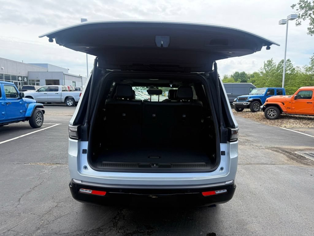 New 2026 Jeep Grand Wagoneer 4WD image 52
