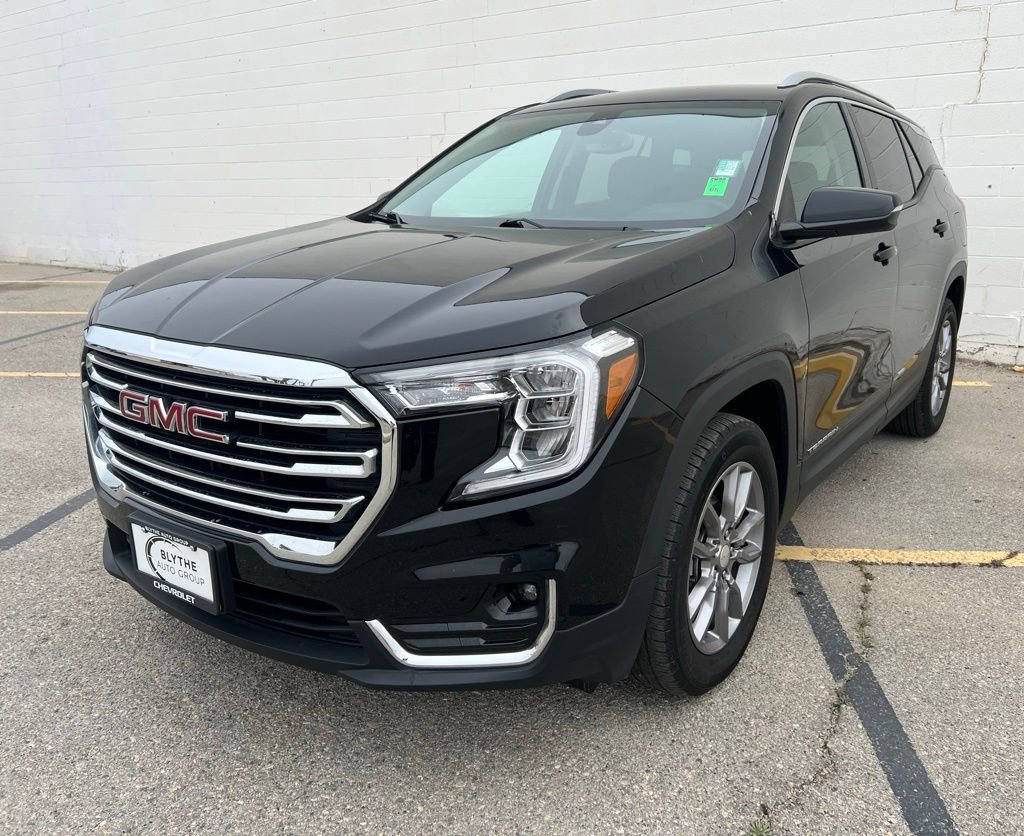 Used 2024 GMC Terrain SLT image 1
