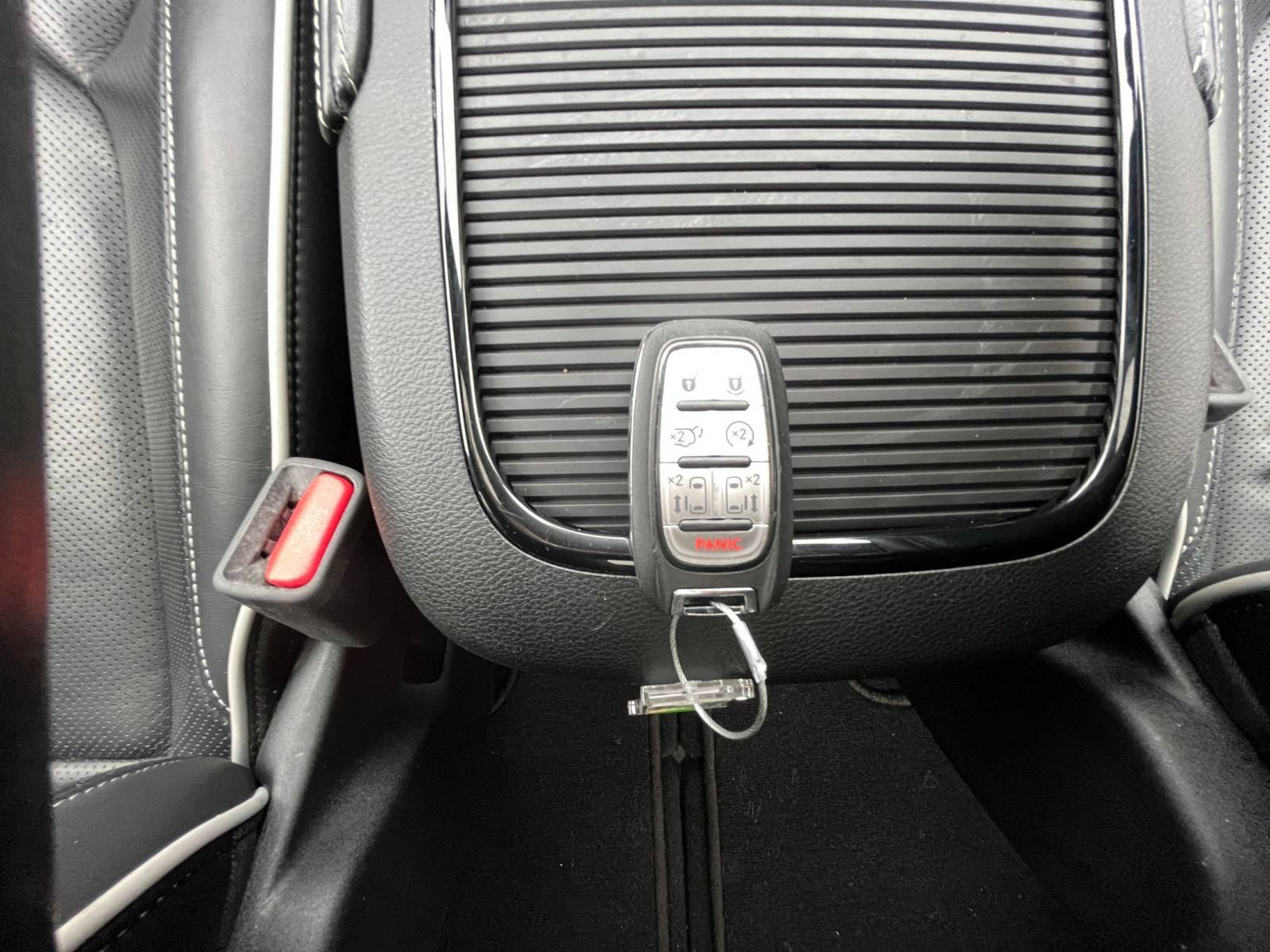 Used 2025 Chrysler Pacifica Limited FWD image 22