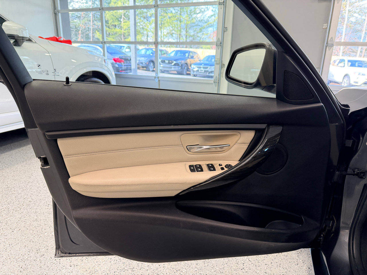 Used 2016 BMW 320i Sedan image 15