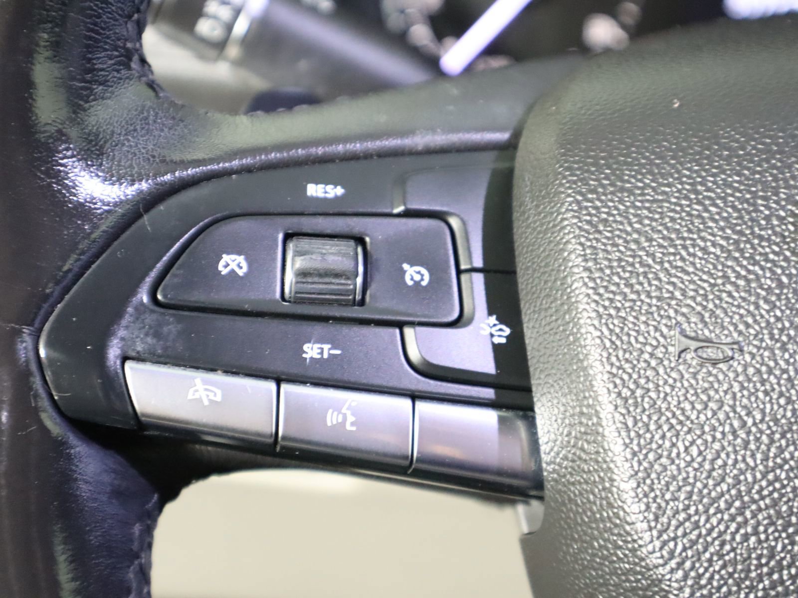 Used 2020 Cadillac XT4 Premium Luxury FWD image 37