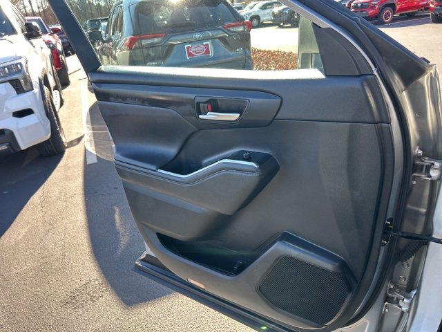 Used 2024 Toyota Highlander XLE image 26