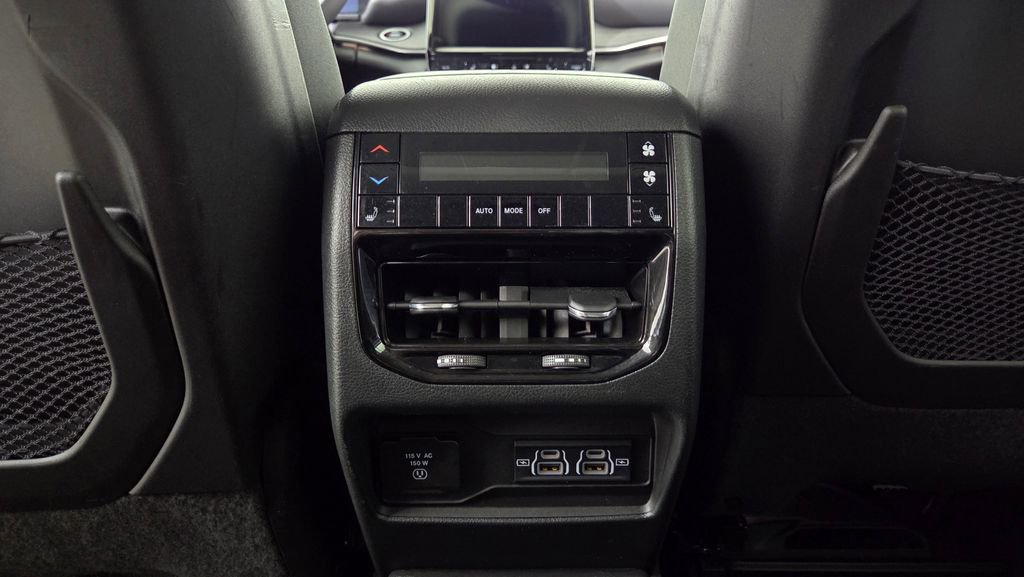 Used 2023 Jeep Grand Cherokee L Limited w/ Luxury Tech Group II AWD/4WD image 35