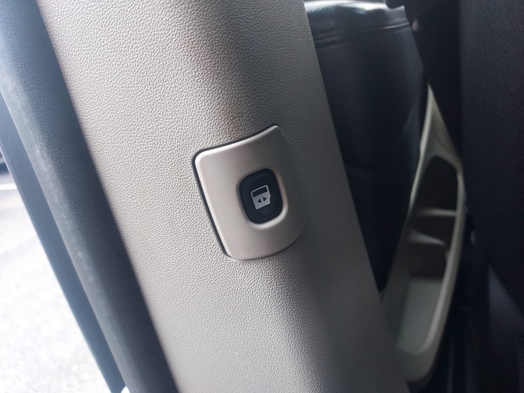 Used 2015 Dodge Grand Caravan SXT FWD image 30