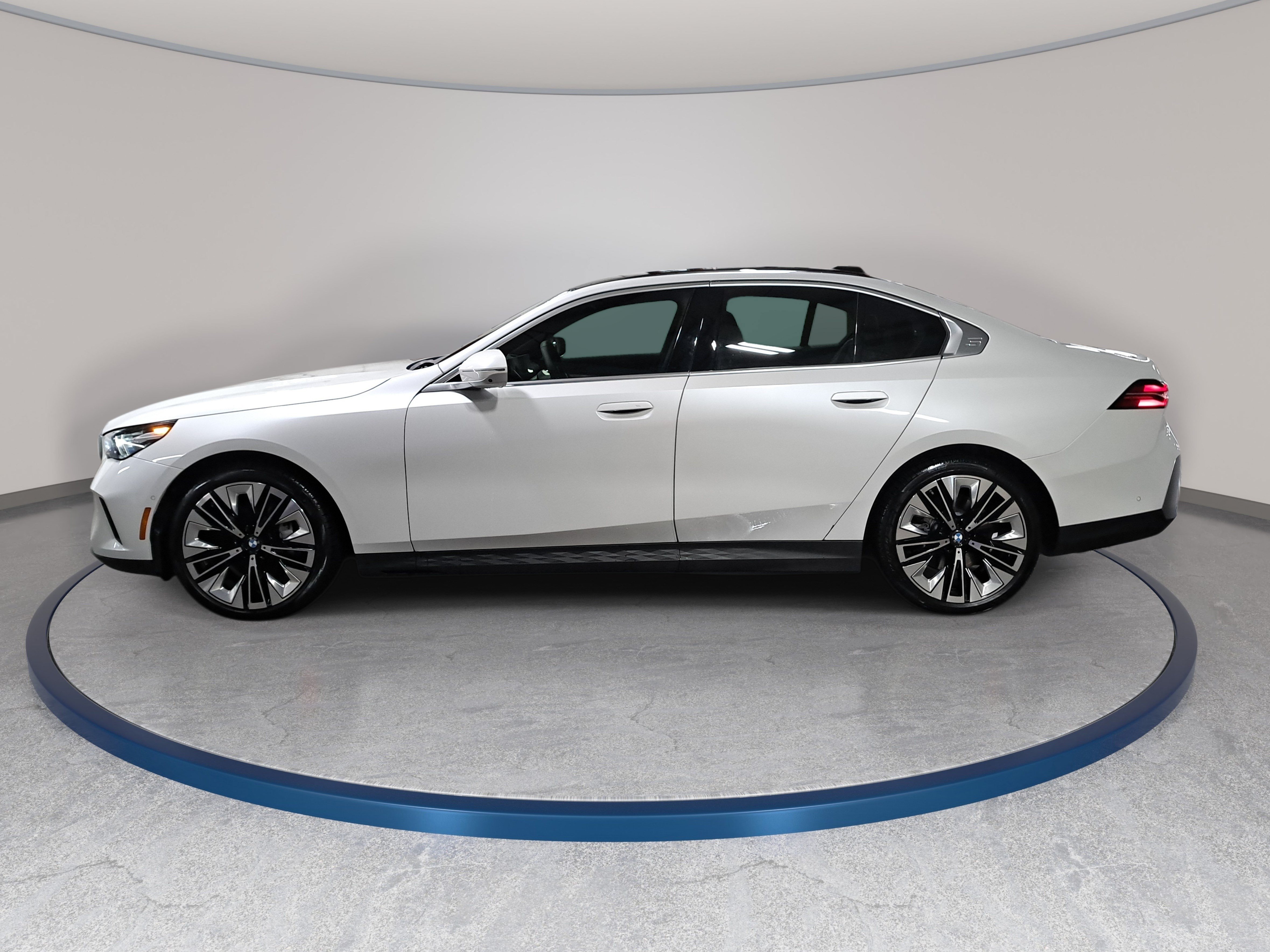 Used 2026 BMW i5 eDrive40 RWD image 9