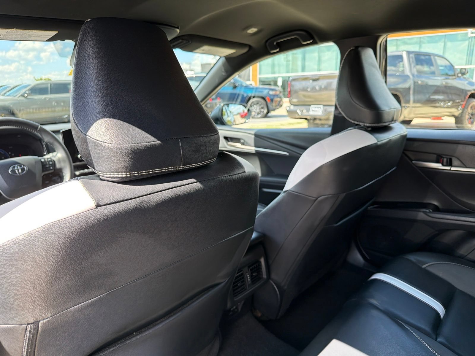 Used 2025 Toyota Camry SE FWD image 15