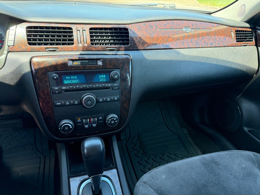 Used 2013 Chevrolet Impala LT FWD image 13