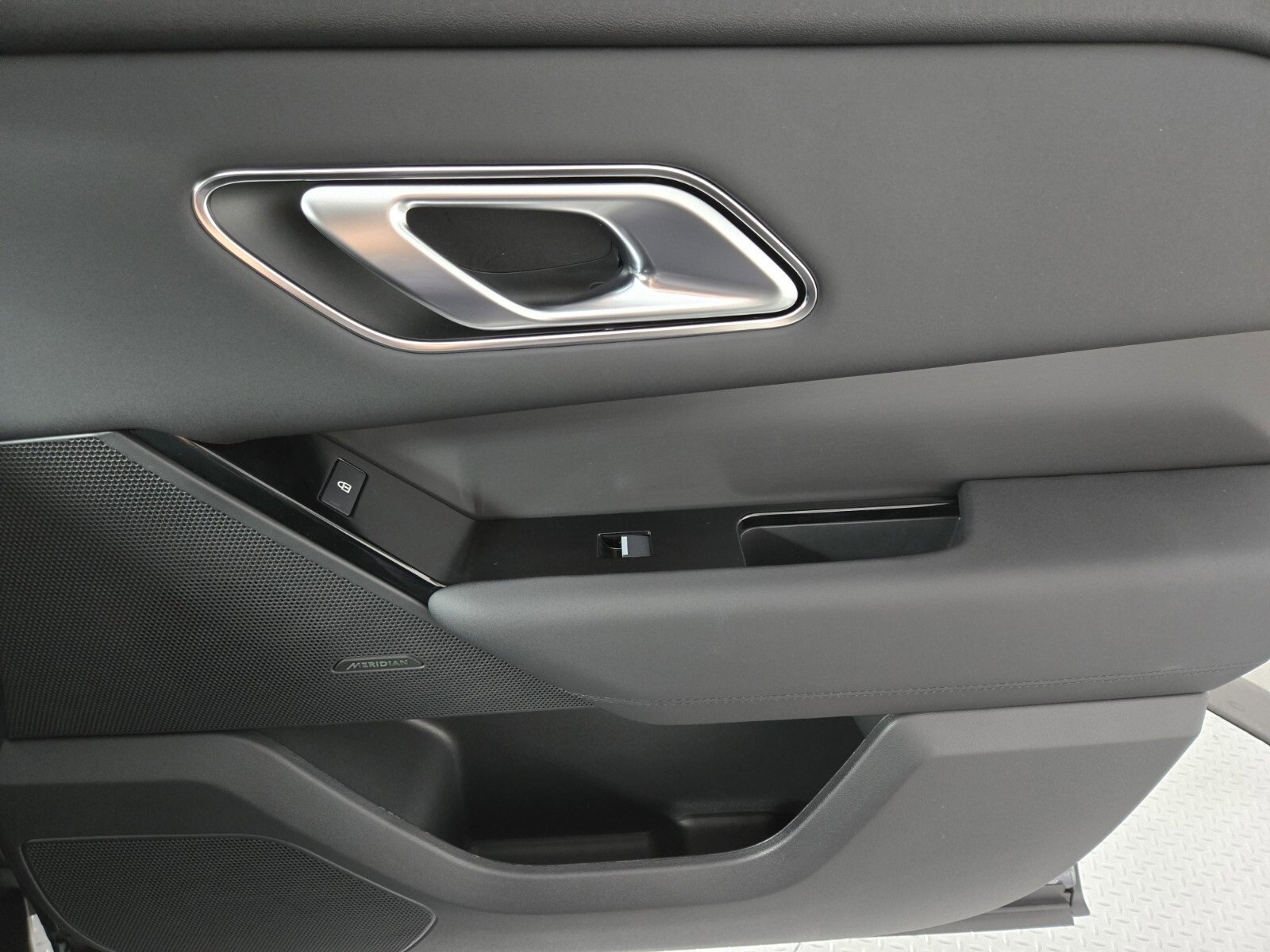New 2026 Land Rover Range Rover Velar S image 18
