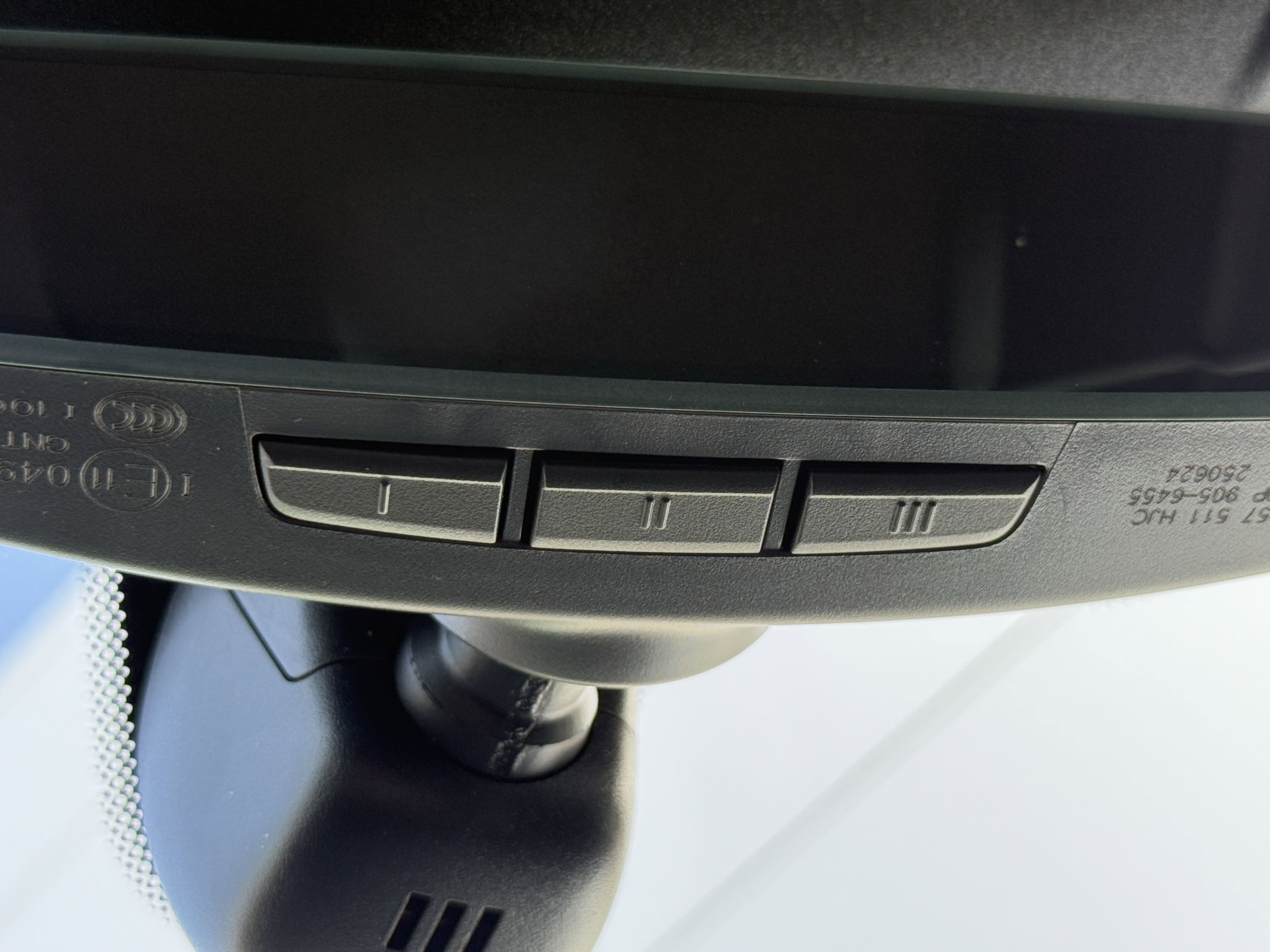 Used 2025 Porsche Taycan image 26