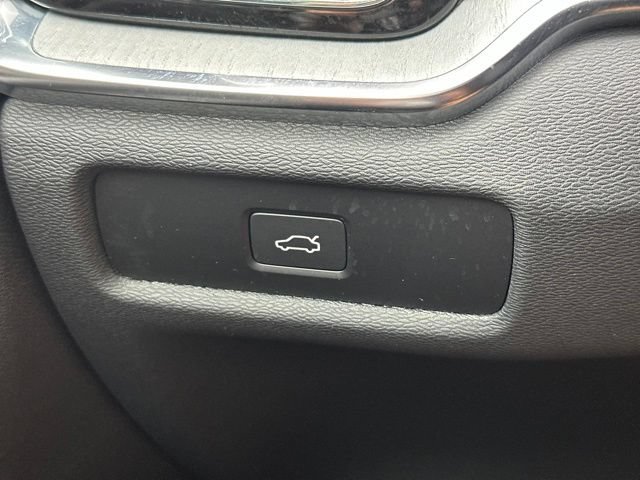 Certified 2024 Volvo V60 B5 Cross Country Ultimate w/ Protection Package Premier AWD/4WD image 30