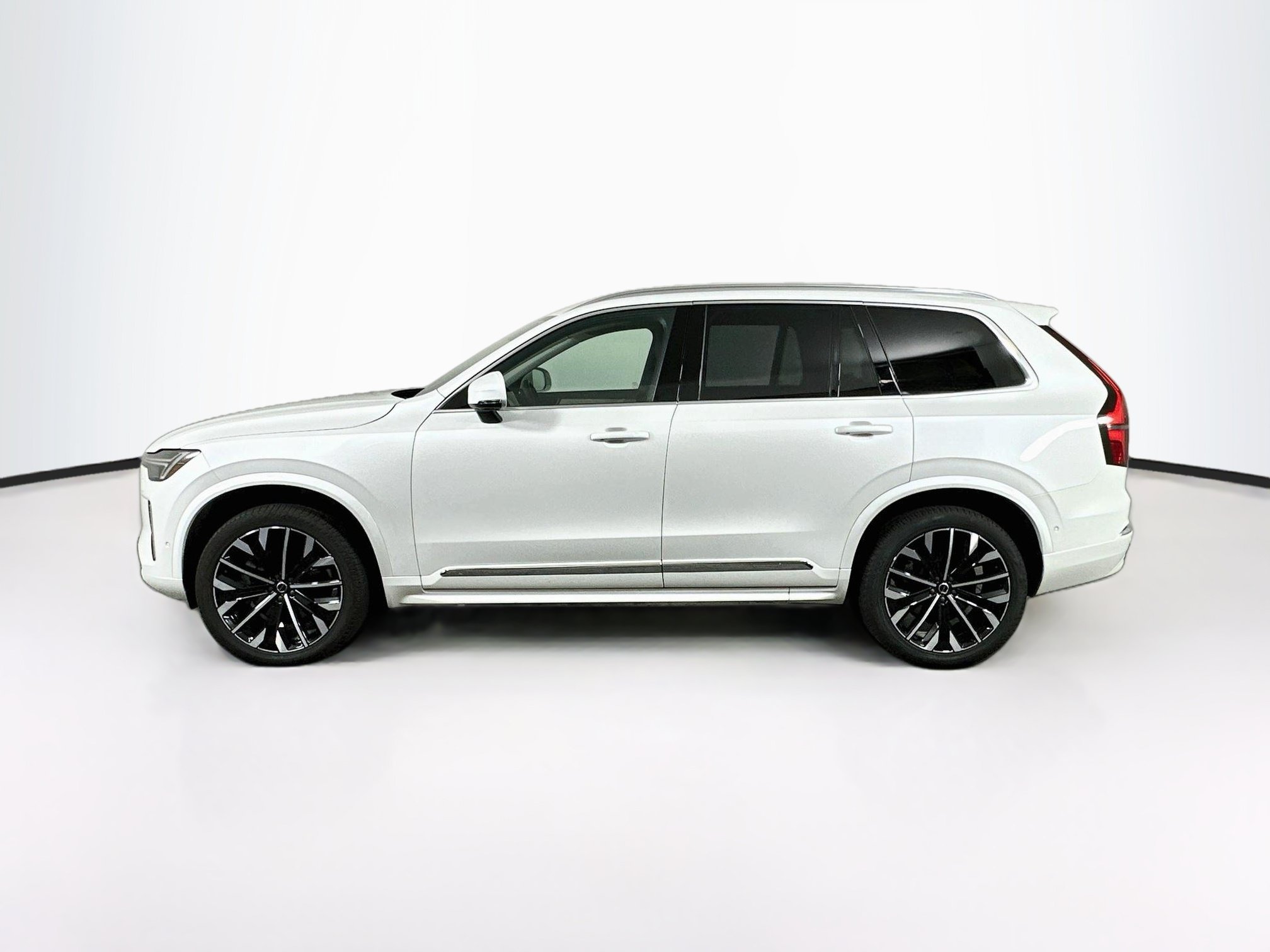 Used 2025 Volvo XC90 B5 Plus AWD/4WD image 4