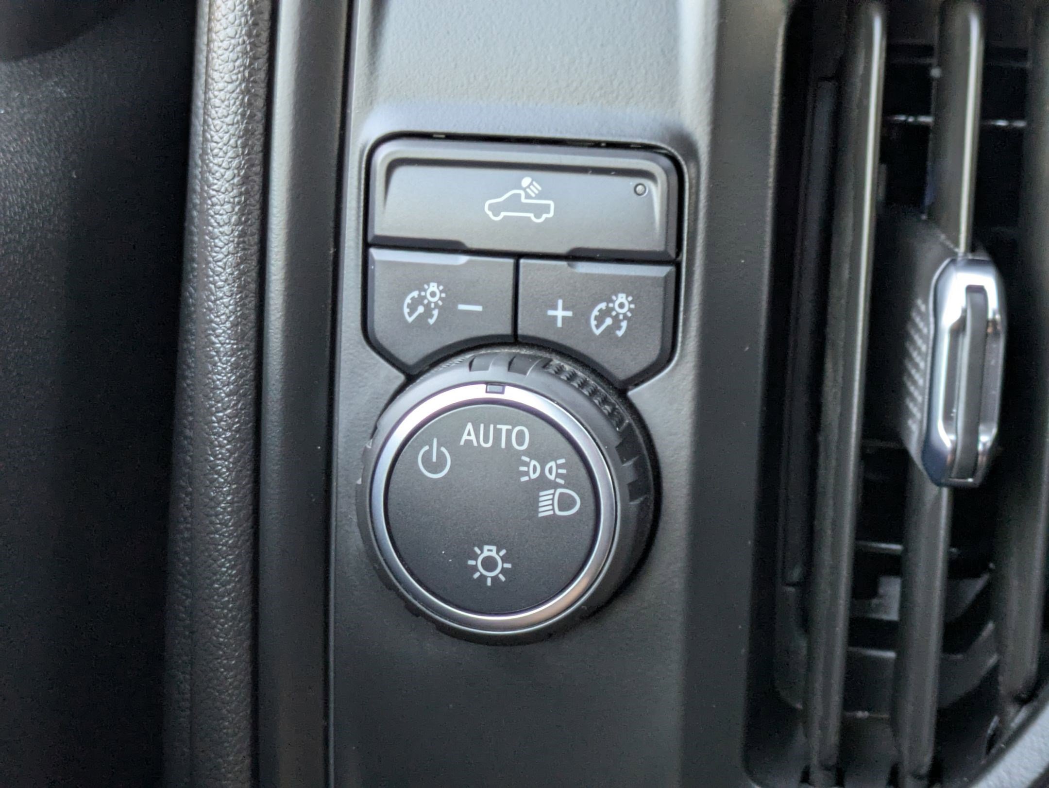 Used 2025 Chevrolet Silverado 1500 W/T image 17