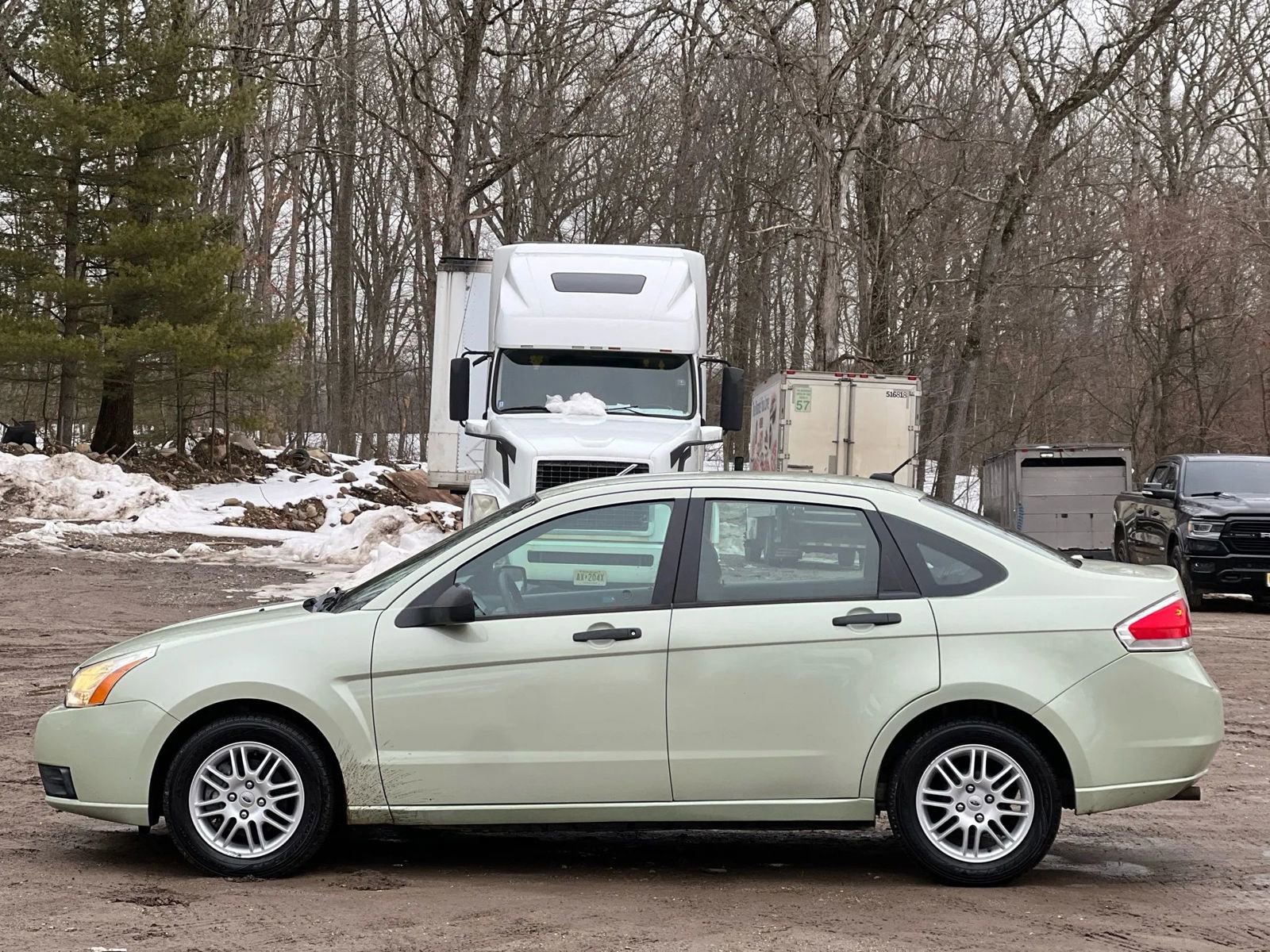 Used 2010 Ford Focus SE image 3