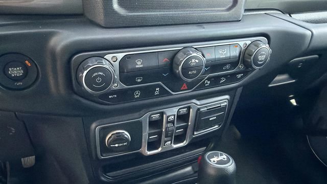 Used 2018 Jeep Wrangler Unlimited Sahara image 31