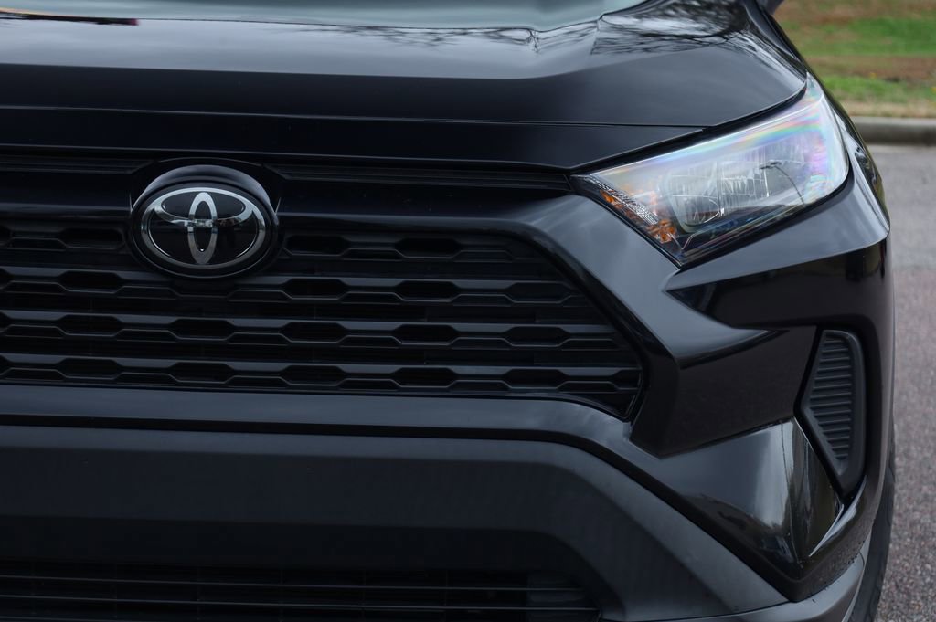 Used 2021 Toyota RAV4 LE image 17