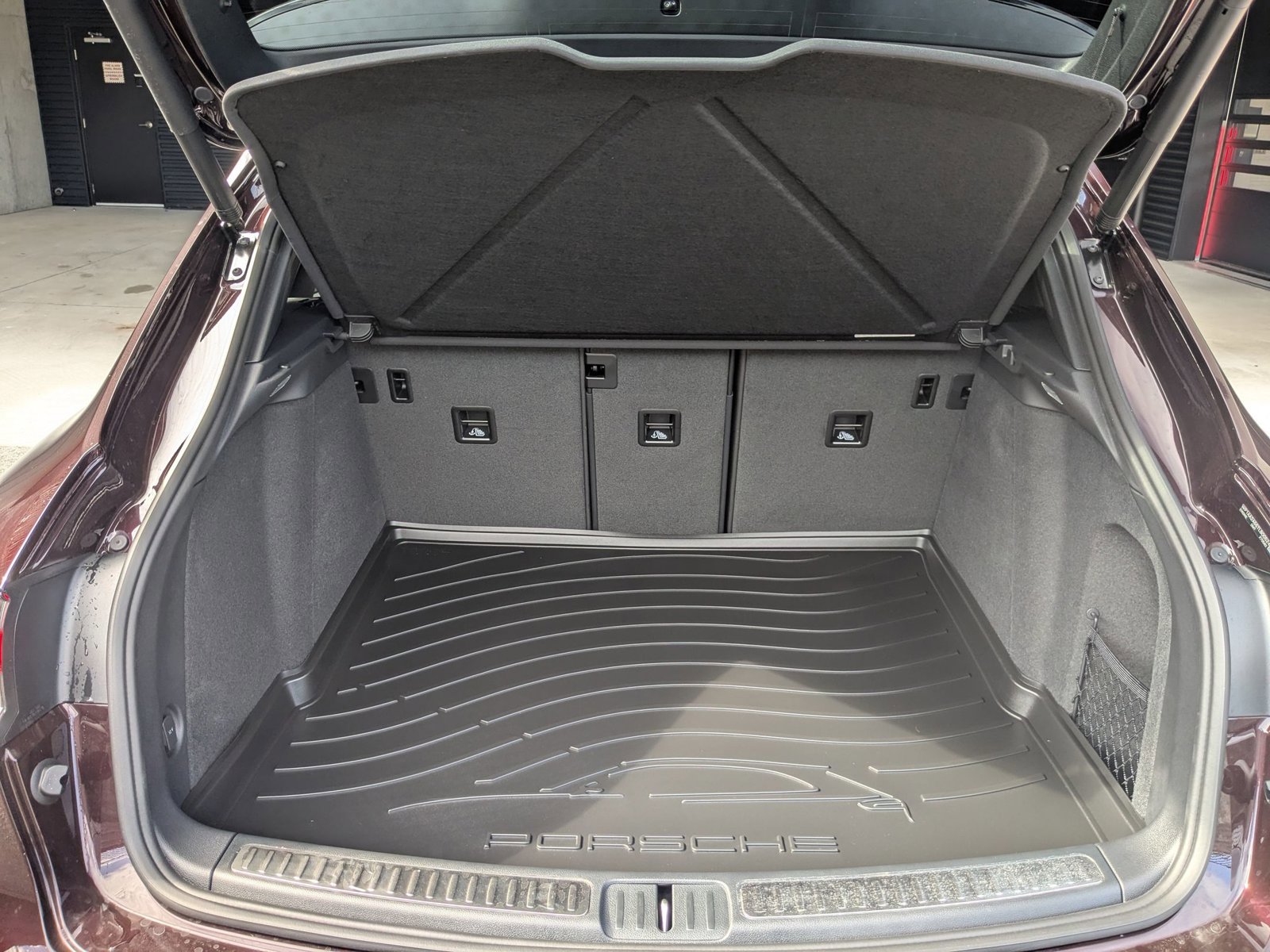 Certified 2026 Porsche Macan AWD/4WD image 23