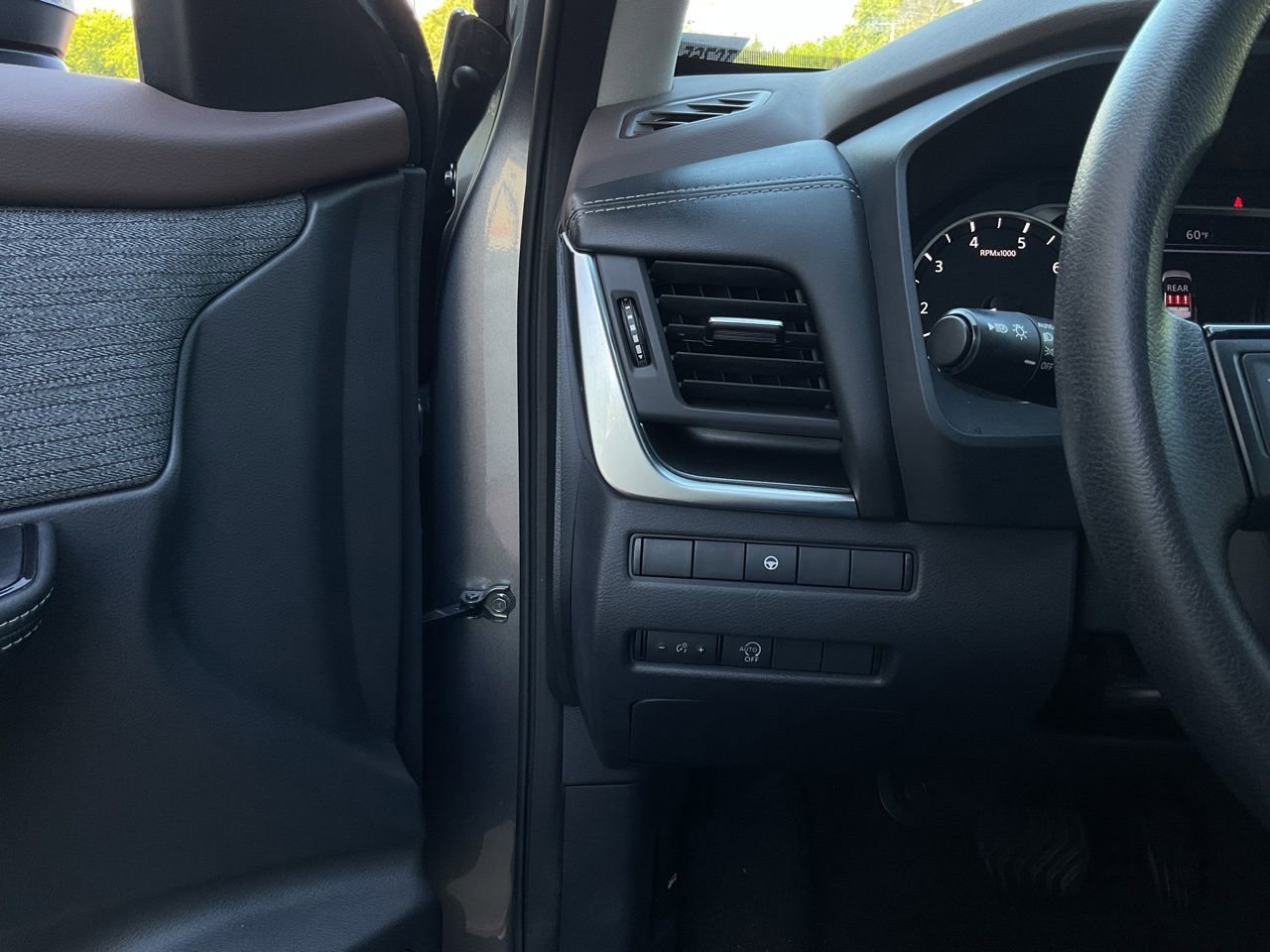 Certified 2023 Nissan Rogue SV image 25