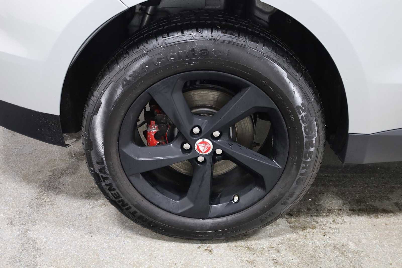 Used 2019 Jaguar F-PACE Premium image 36