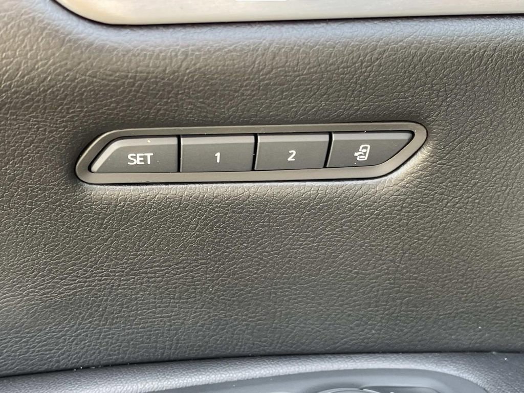 Certified 2025 Cadillac XT5 Premium Luxury image 30