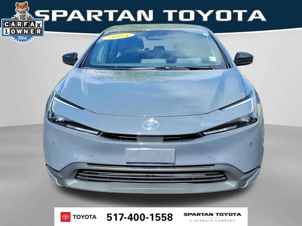 Used 2025 Toyota Prius LE FWD image 3