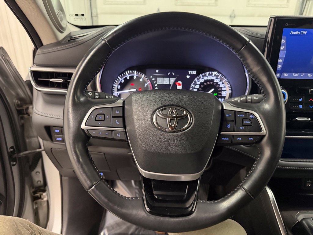 Used 2022 Toyota Highlander Platinum AWD/4WD image 39