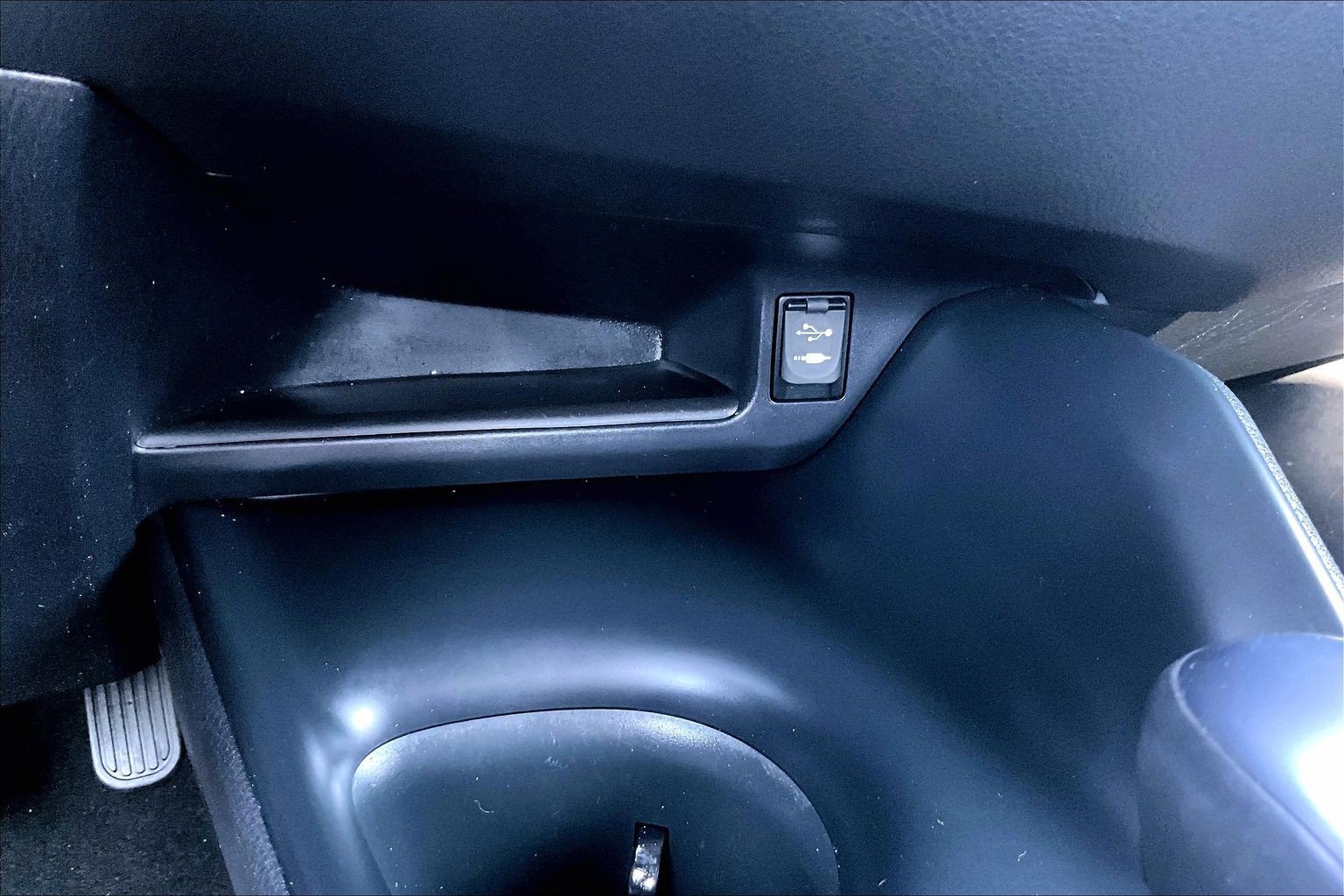 Used 2018 Toyota C-HR XLE FWD image 22