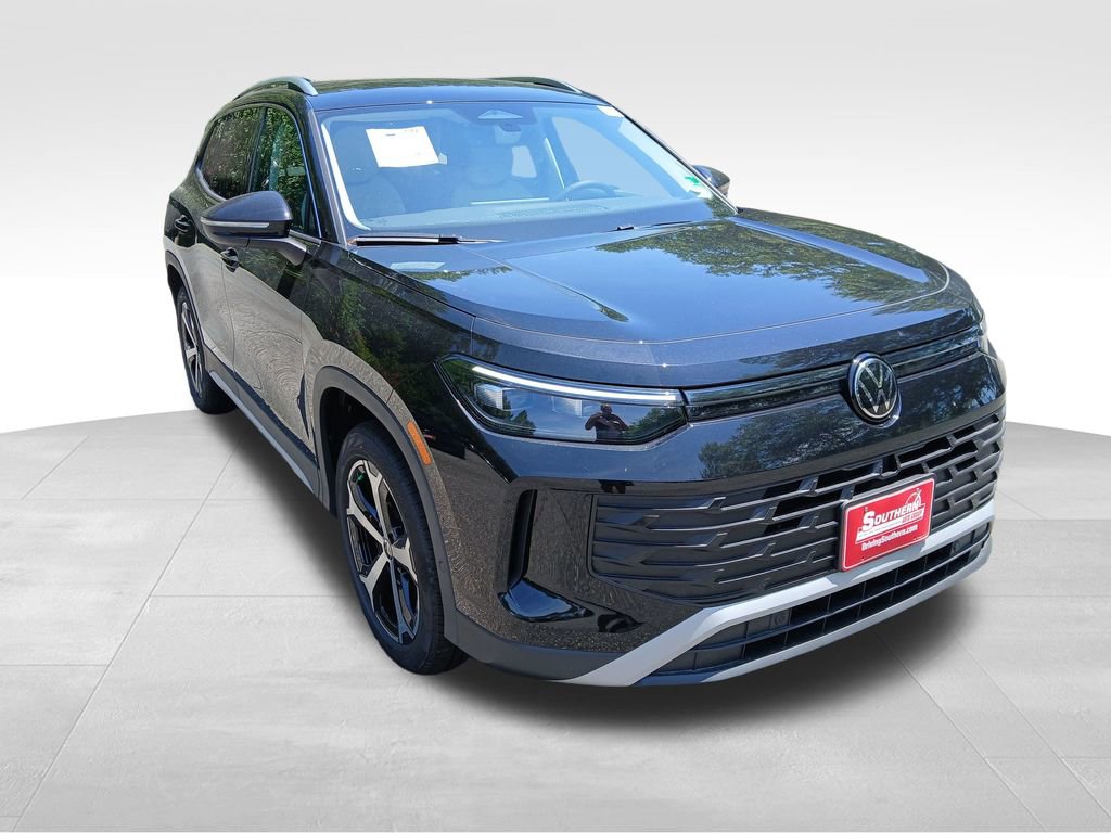 Used 2025 Volkswagen Tiguan SE image 8