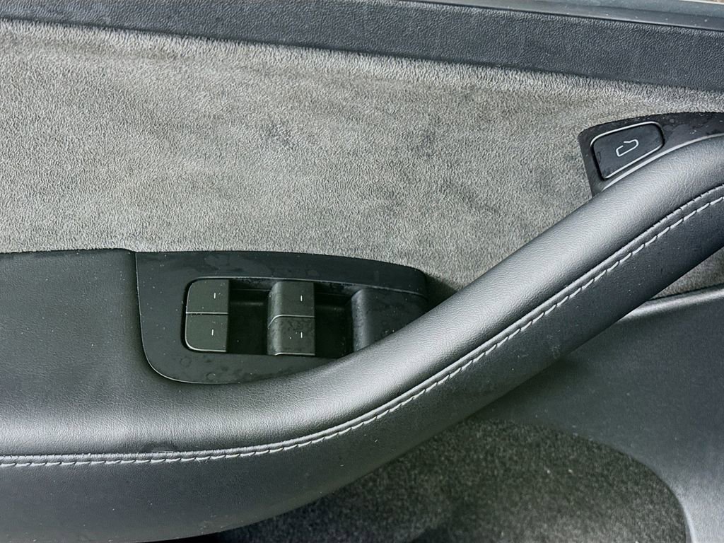Used 2023 Tesla Model Y Long Range image 23
