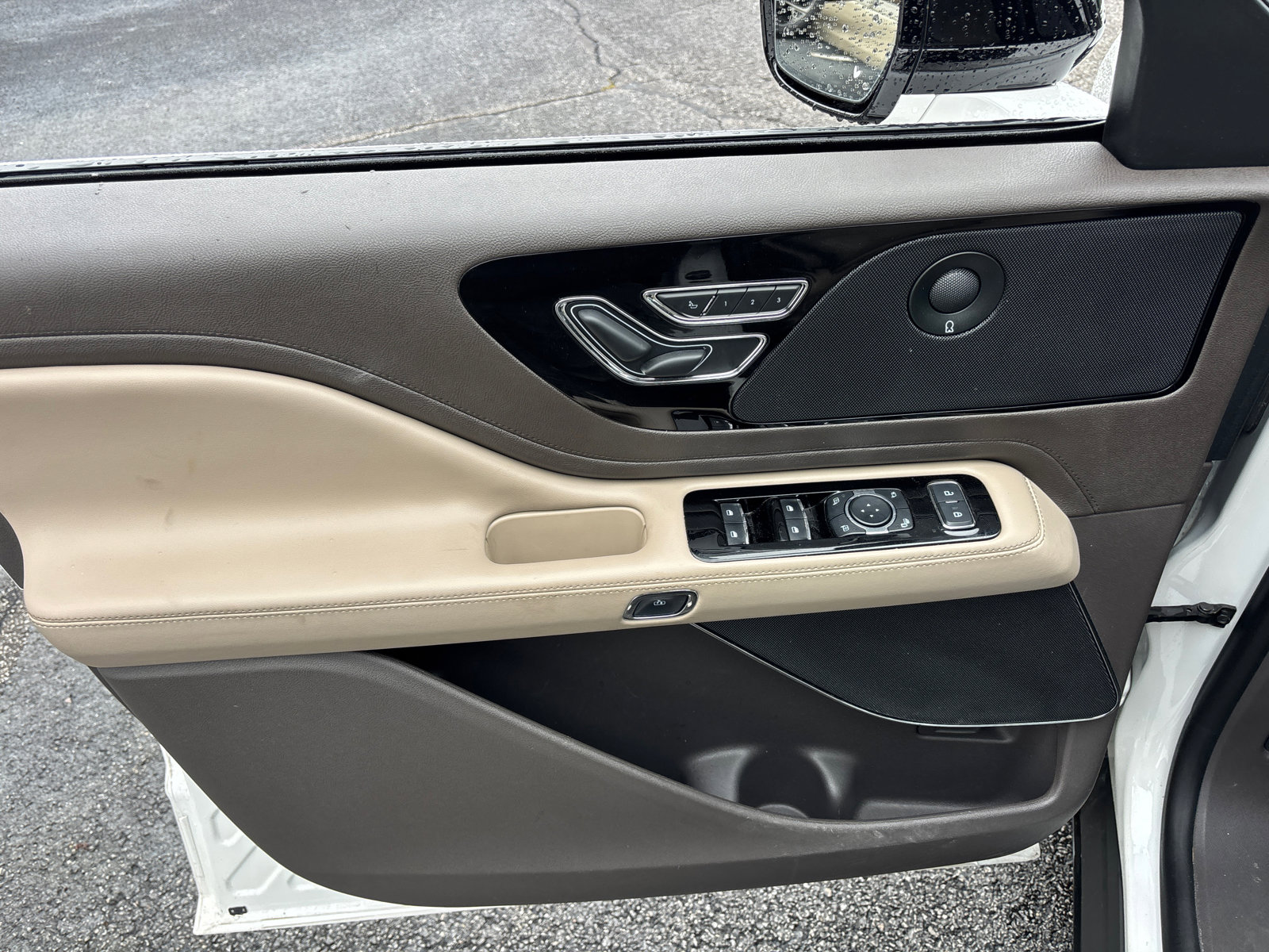 Certified 2024 Lincoln Aviator Reserve w/ Equipment Group 201A AWD/4WD image 11