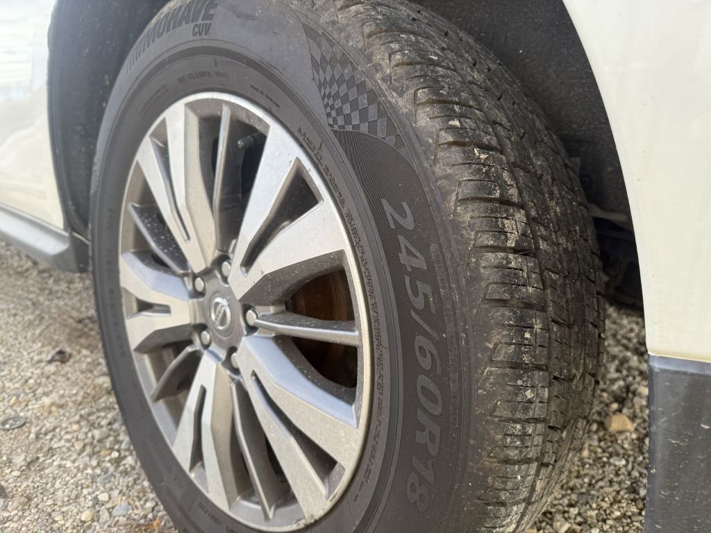 Used 2019 Nissan Pathfinder SV image 15