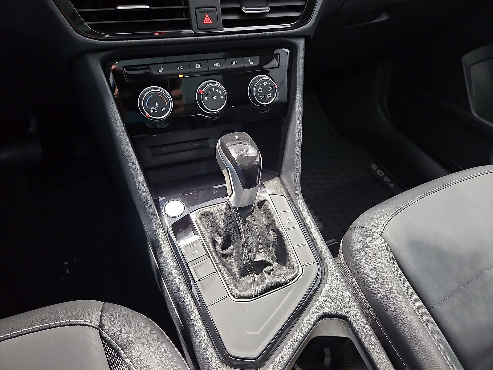 Certified 2023 Volkswagen Taos SE w/ Panoramic Sunroof Package FWD image 22