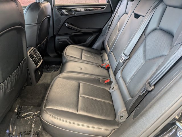 Used 2025 Porsche Macan AWD/4WD image 24