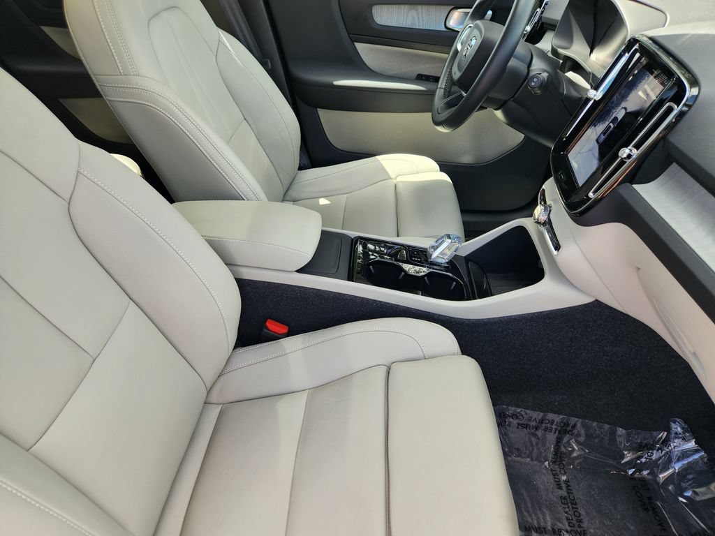 New 2026 Volvo XC40 B5 Plus w/ Protection Package Premier AWD/4WD image 5