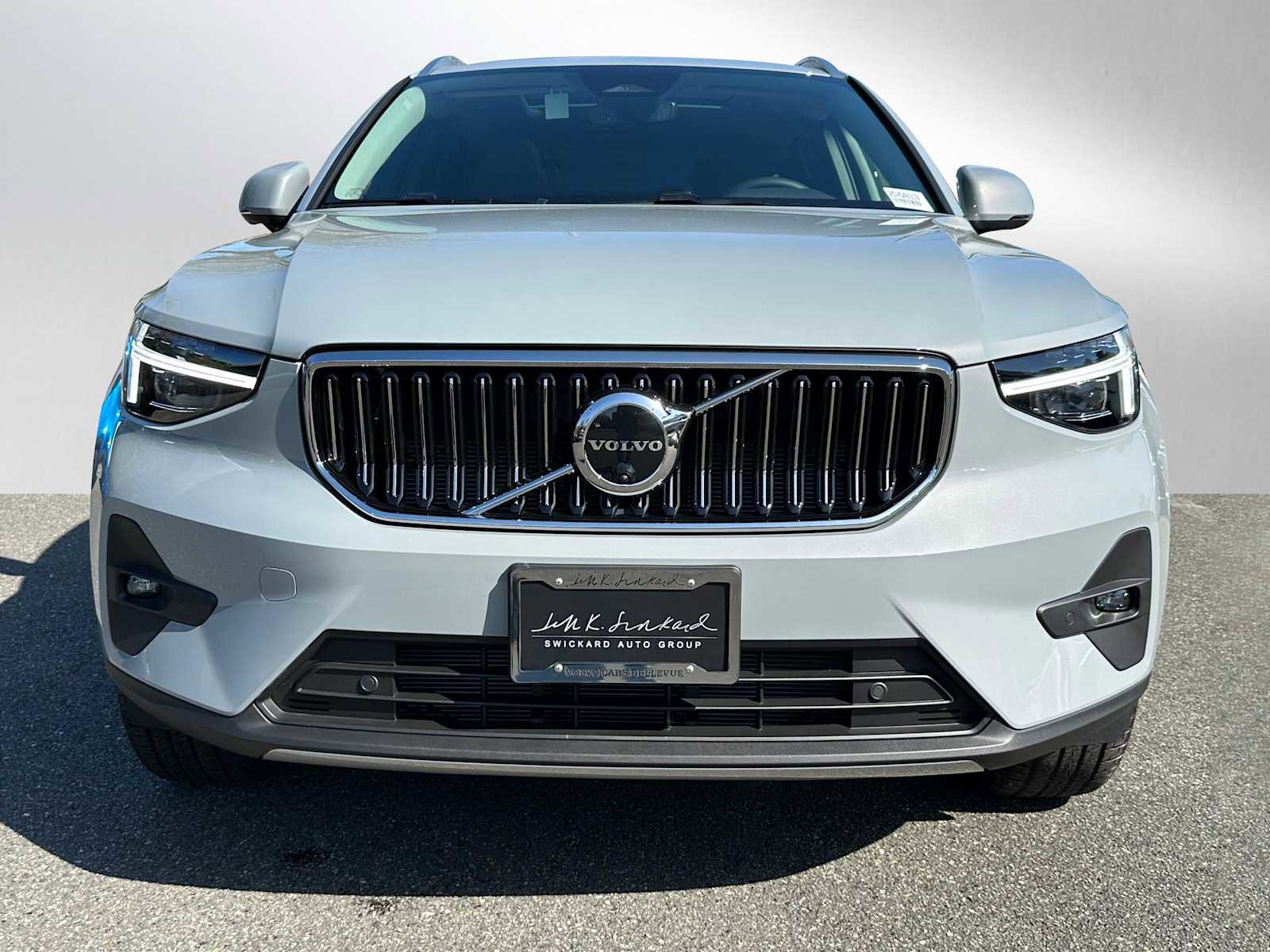 New 2025 Volvo XC40 B5 Ultra w/ Climate Package image 2