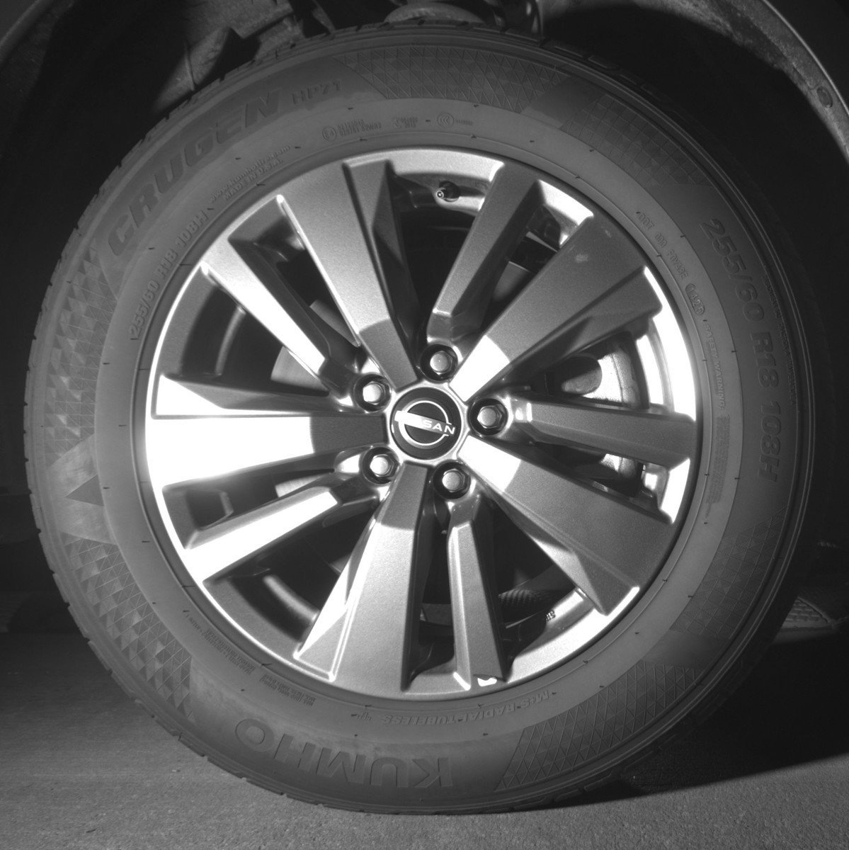 Used 2025 Nissan Pathfinder SV image 13